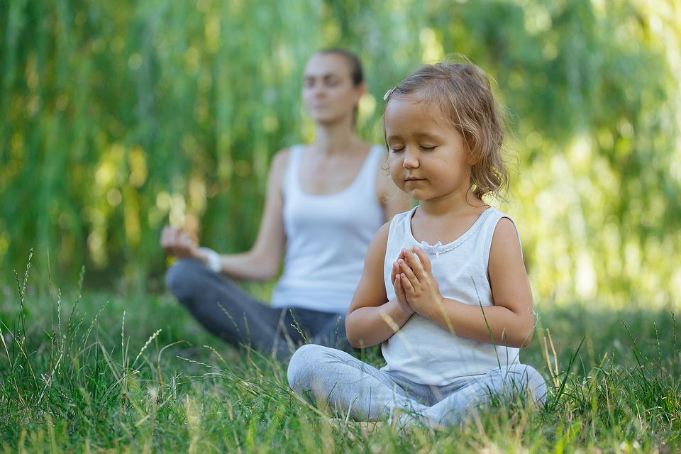 Manfaat Meditasi untuk Anak: dari Bantu Atur Emosi hingga Buat Tidur Makin Nyenyak