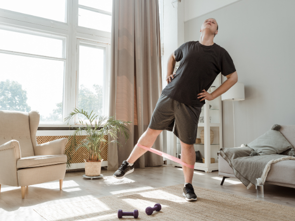 Dumbbell vs Resistance Band, Mana yang Lebih Efektif untuk Latihan Anda?