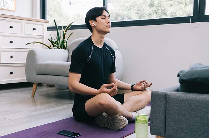 4 Tips Menjadikan Meditasi sebagai Terapi Emosi Negatif