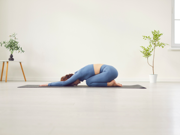 Cara Melakukan Child Pose (Balasana) dan Manfaatnya untuk Tubuh