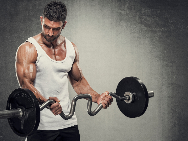 Tips Latihan Strict Curls, Biar Biceps Gak Cuma Besar Tapi Juga Kuat