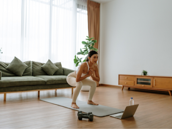 Apakah Olahraga yang Dilakukan di Rumah Memiliki Manfaat yang Sama dengan Latihan di Gym?