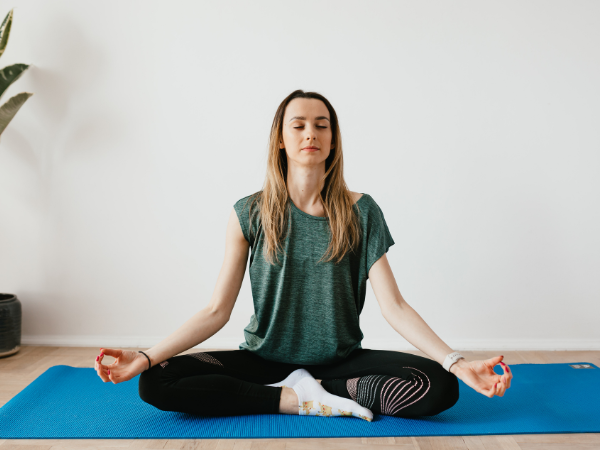 5 Alasan Kenapa Meditasi Secara Rutin Bisa Bantu Redakan Kecemasan