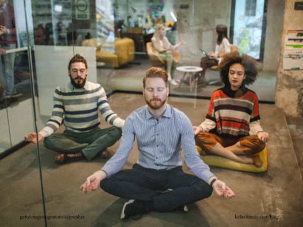 5 Gerakan Yoga untuk Pegawai Kantoran yang Duduk Seharian